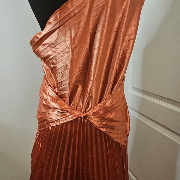 Ladies Satin party Dress - Picture 3 of 3